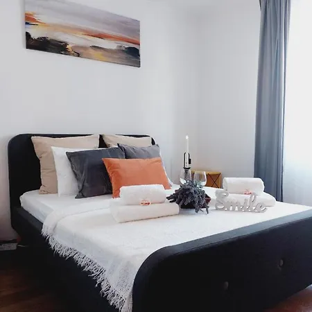 Cozy In The Center Of *