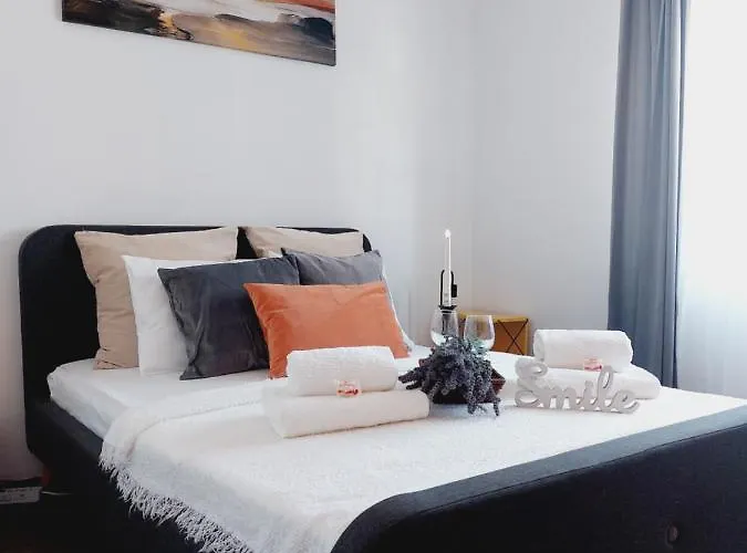 Cozy In The Center Of *