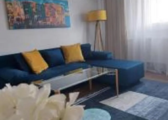 Cozy In The Center Of *