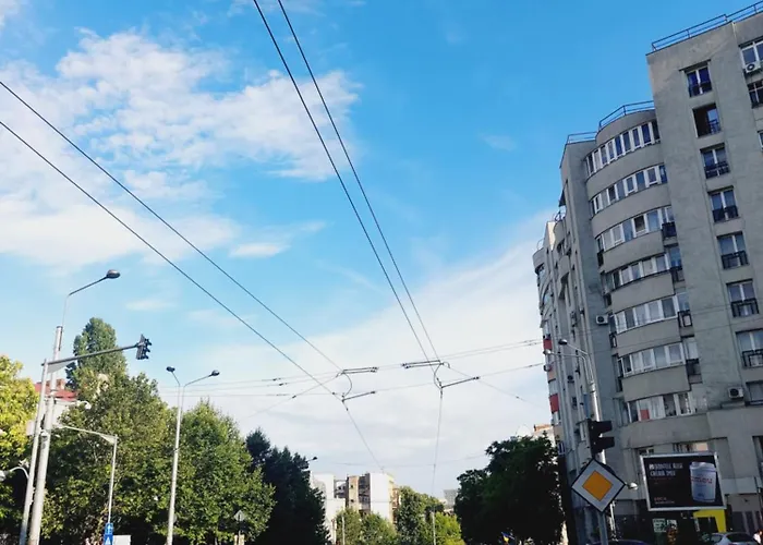 Cozy In The Center Of *